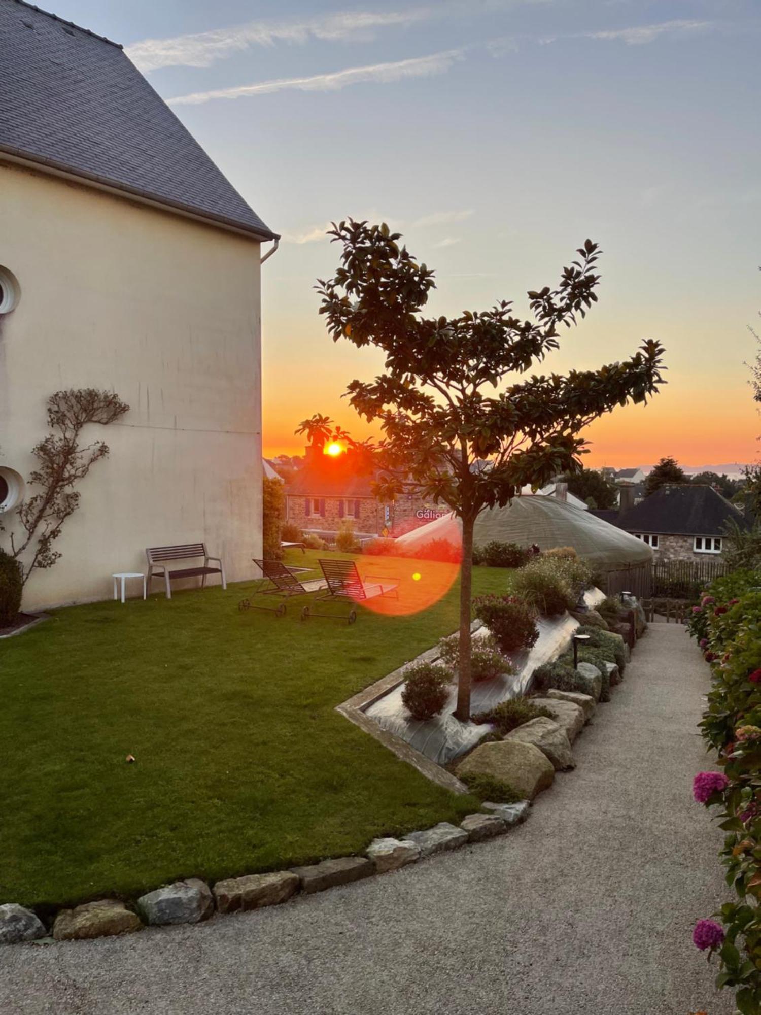 Hotel Les Agapanthes Ploubazlanec Exteriör bild