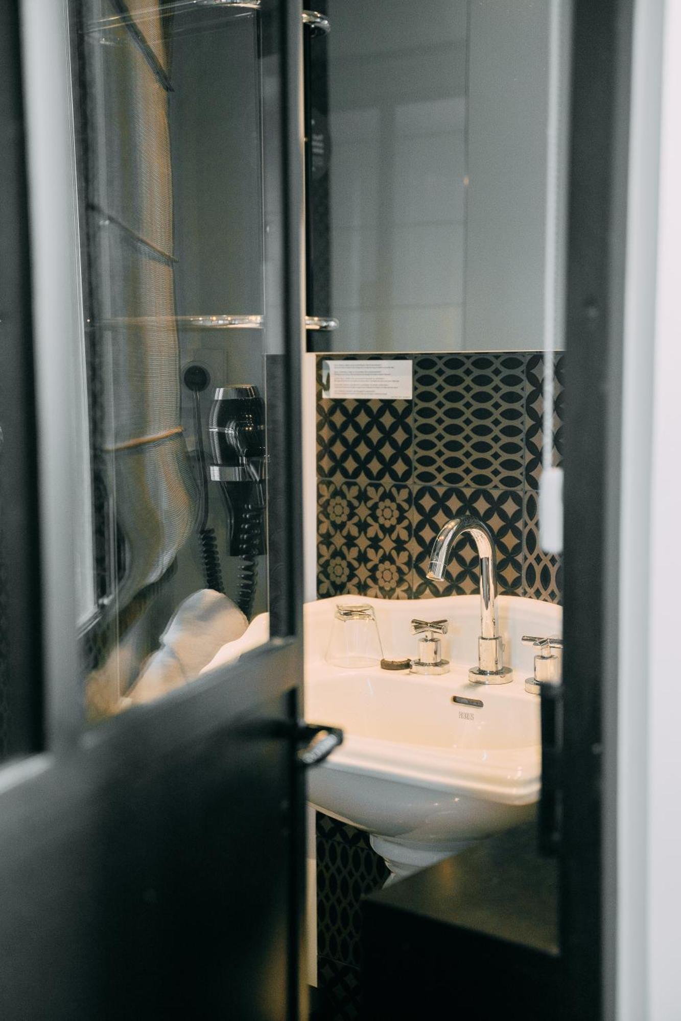 Hotel Les Agapanthes Ploubazlanec Exteriör bild